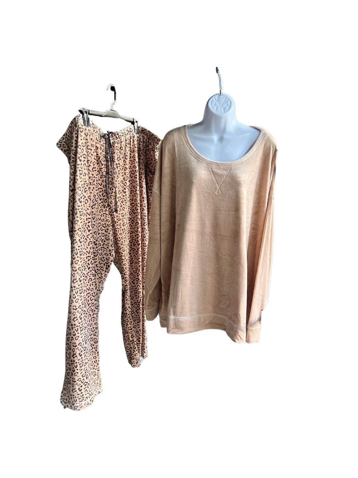 MUK LUKS Petite Length Silky Velour Petite 5X Tan/Animal pajama set