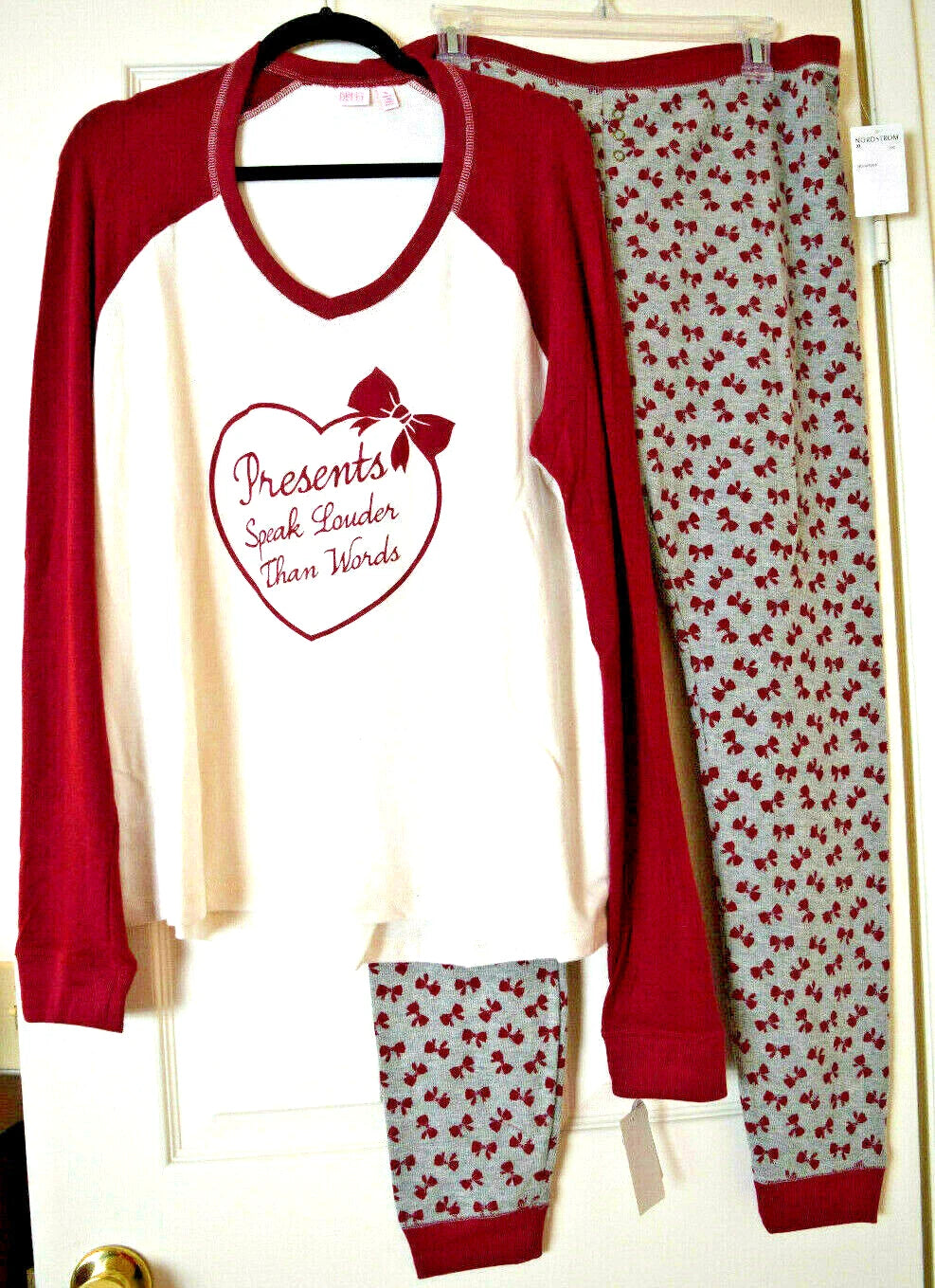 Make + Model  Women's 2-piece Pajamas Long Sleeves Size L New