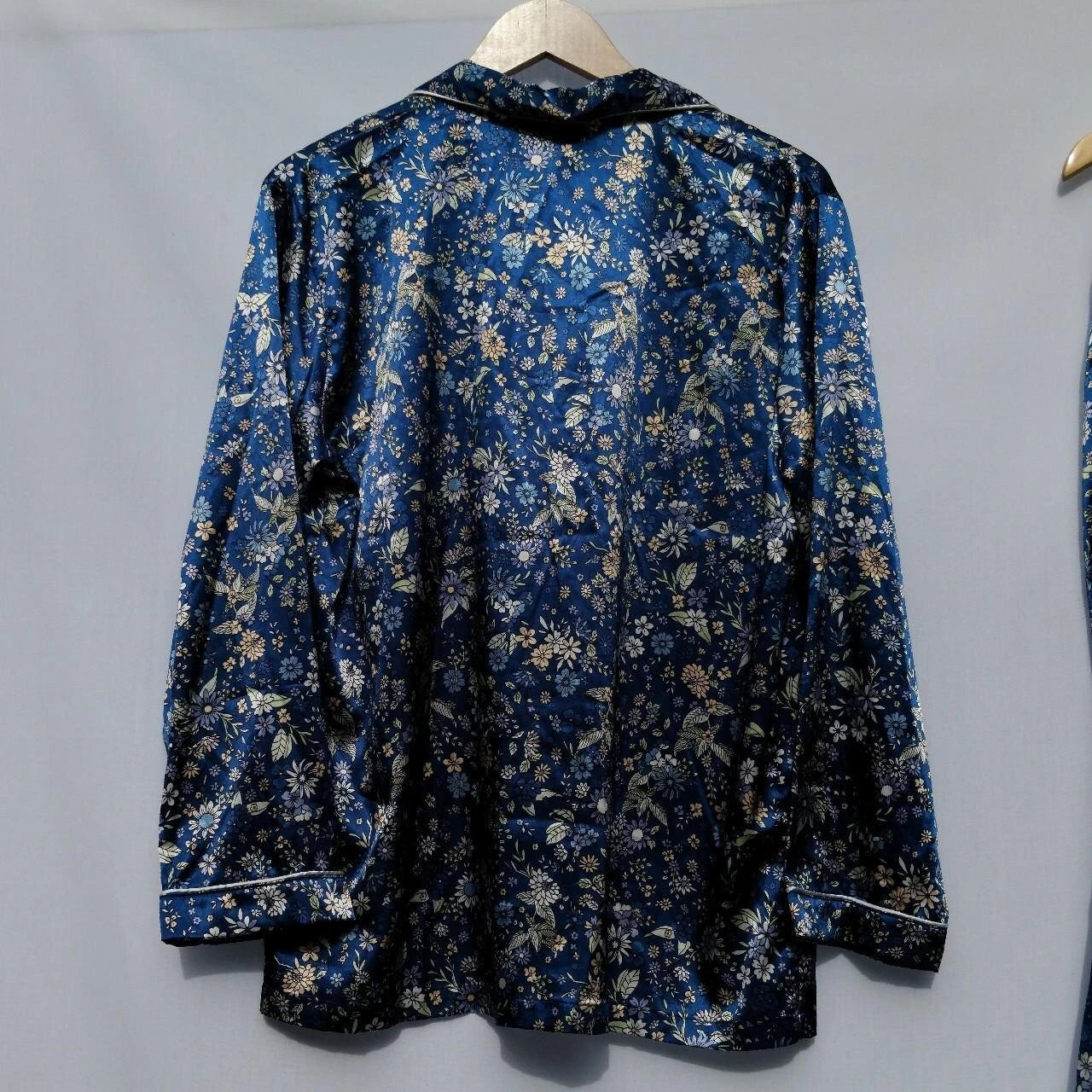 Morgan and Finch Long Satin PJs Size Medium 10-12 Blue Floral Bed Bath n Table