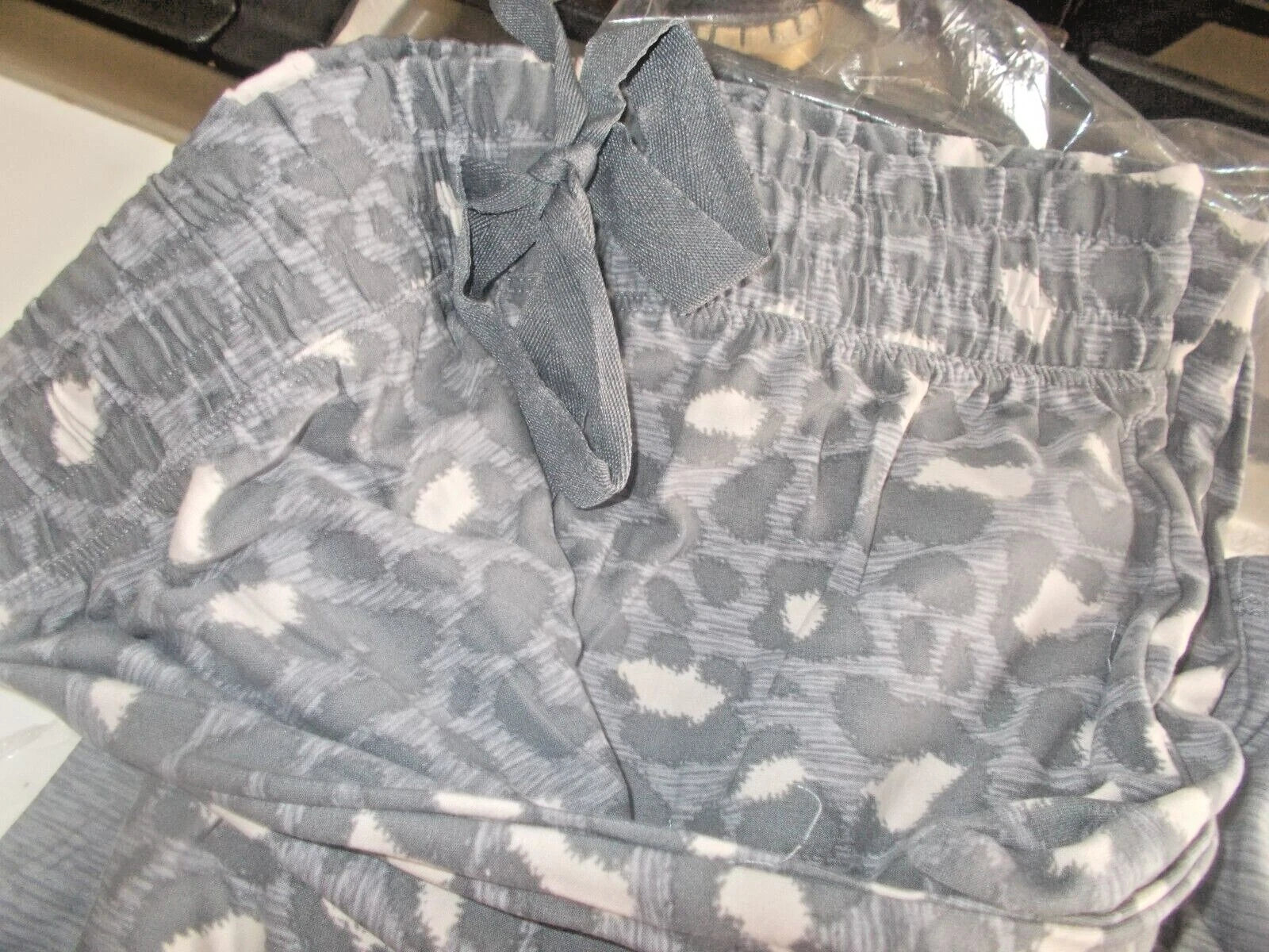 Roudelain Women's Size Large Gray Long Sleeve Top & Jogger Pajama Set NWT
