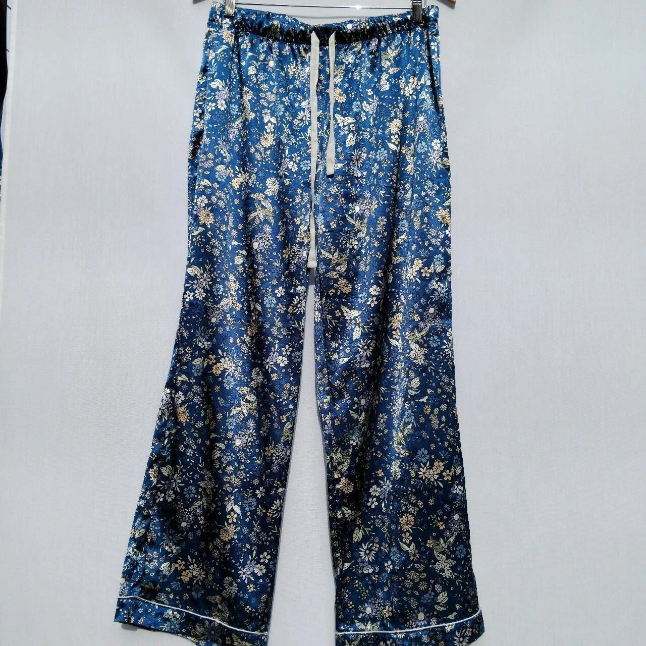 Morgan and Finch Long Satin PJs Size Medium 10-12 Blue Floral Bed Bath n Table