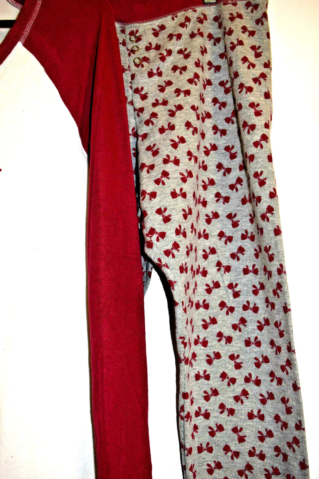 Make + Model  Women's 2-piece Pajamas Long Sleeves Size L New
