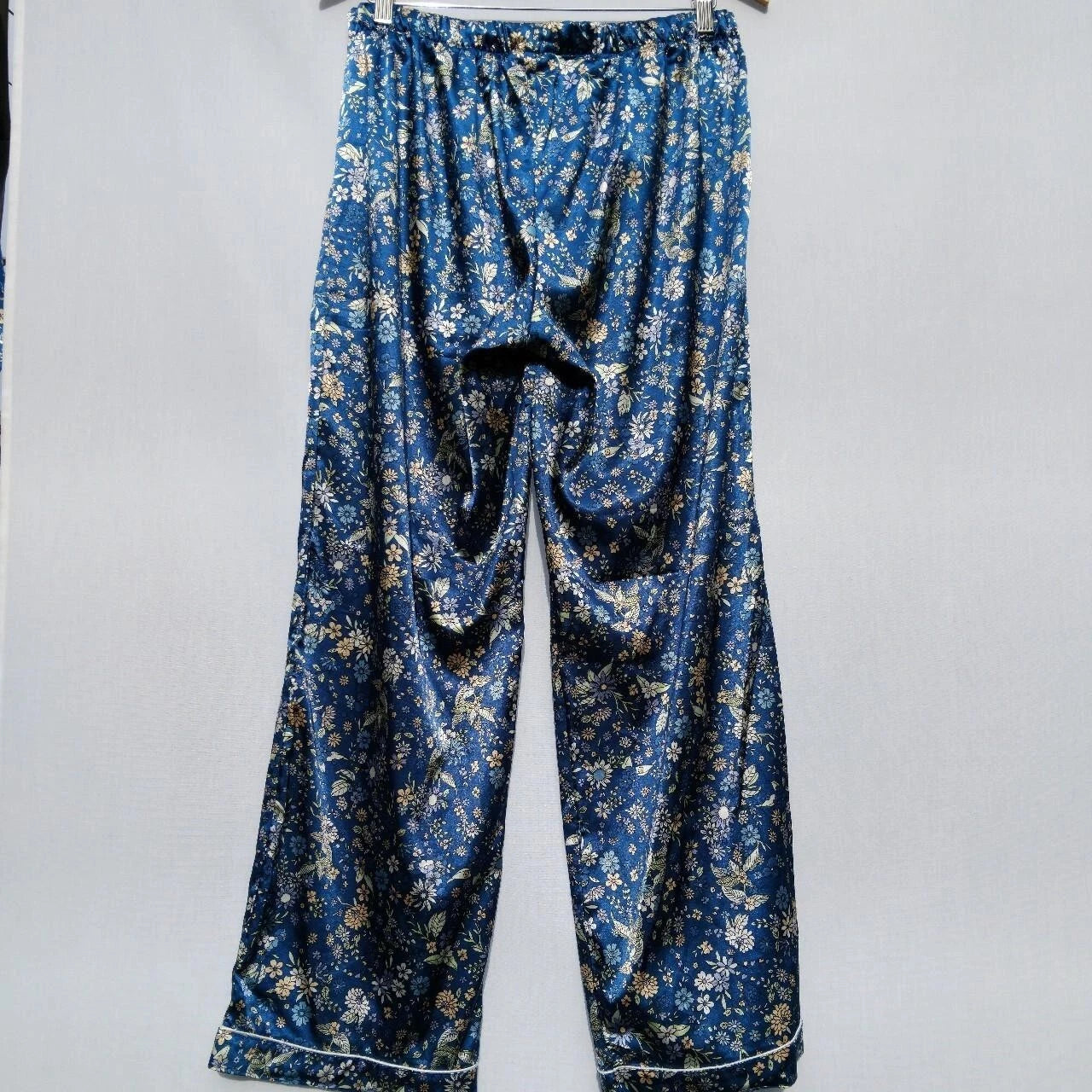 Morgan and Finch Long Satin PJs Size Medium 10-12 Blue Floral Bed Bath n Table