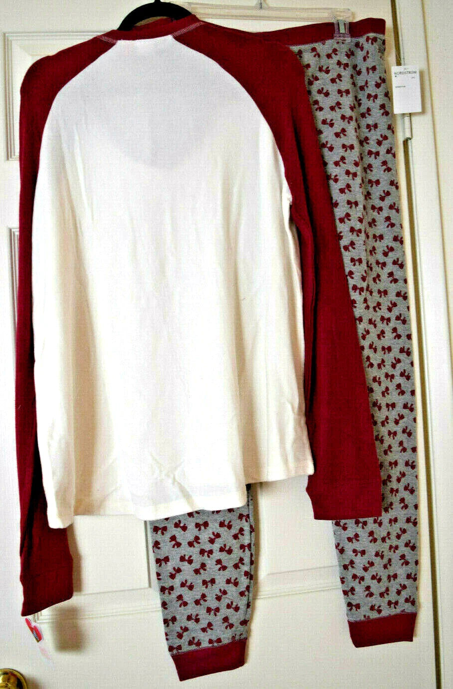 Make + Model  Women's 2-piece Pajamas Long Sleeves Size L New