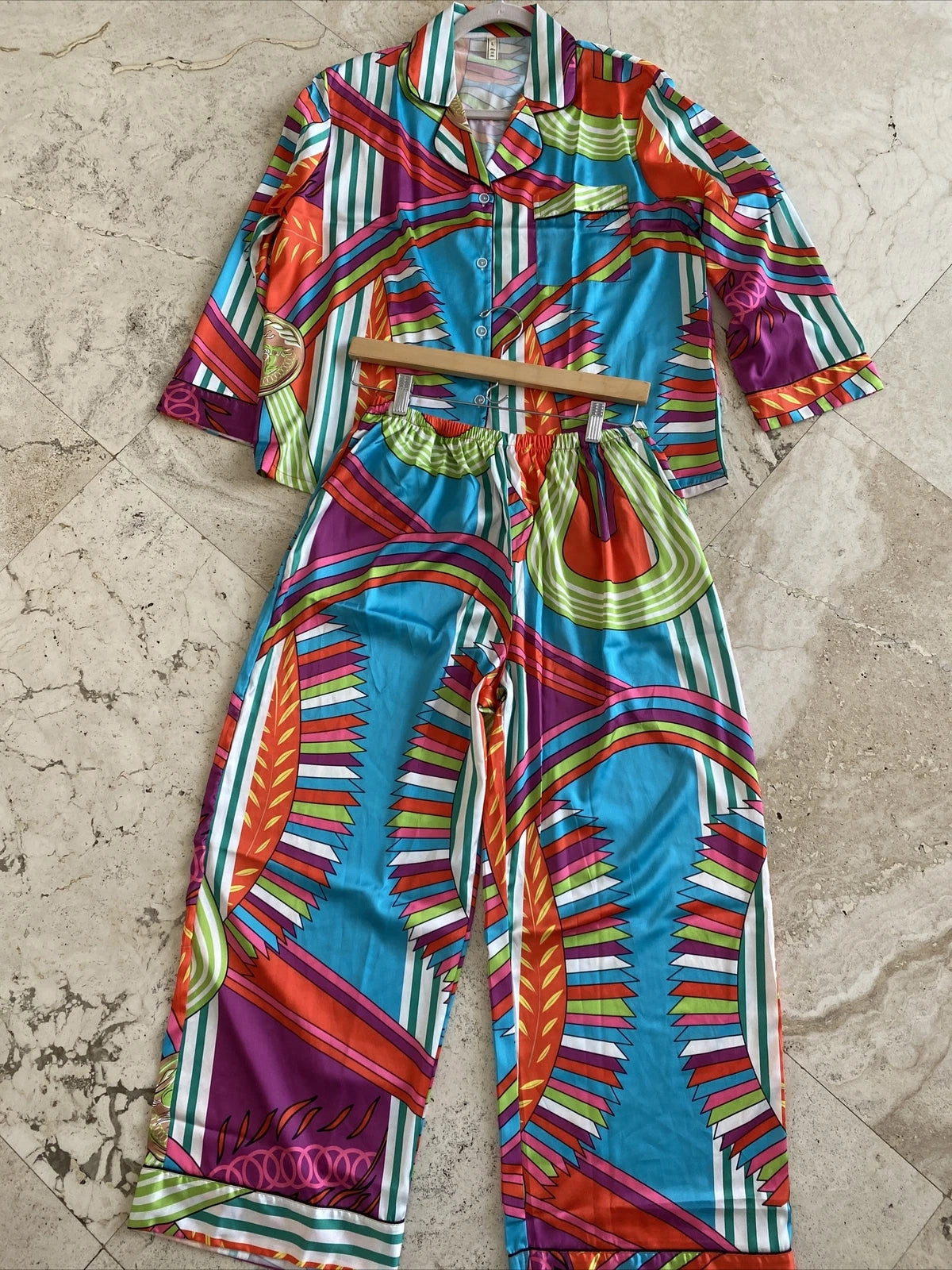 Huan Lo Hai colorfull satin 2 Pc pajama /leisure set Large  long sleeves New