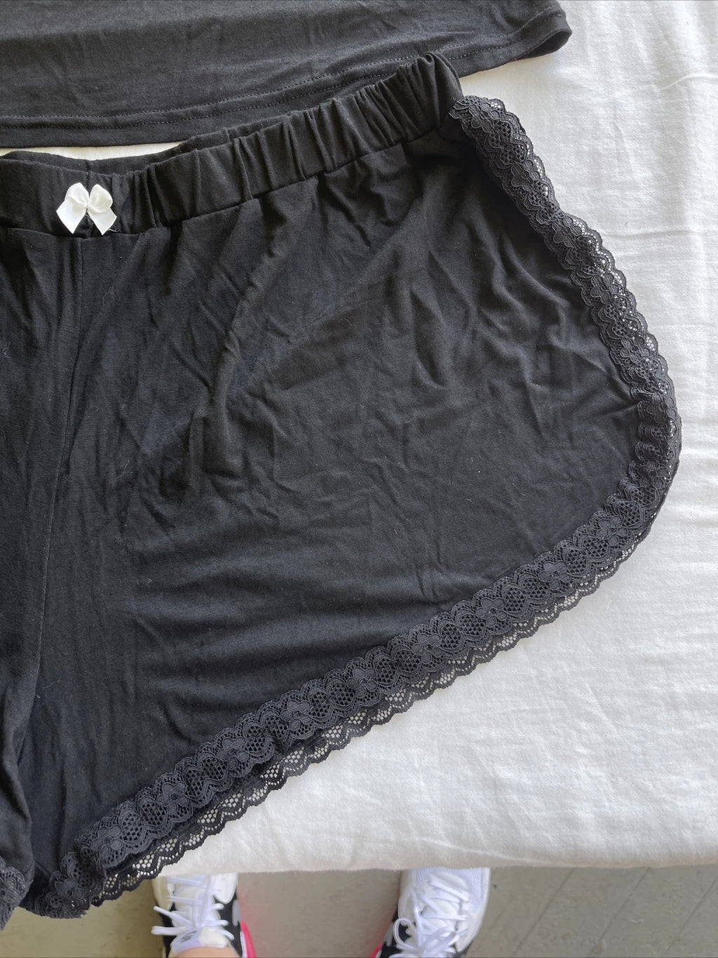 Elouaer Women's 2 pc. Black Pajama Set W/White Bow & Lace Top Sz. L