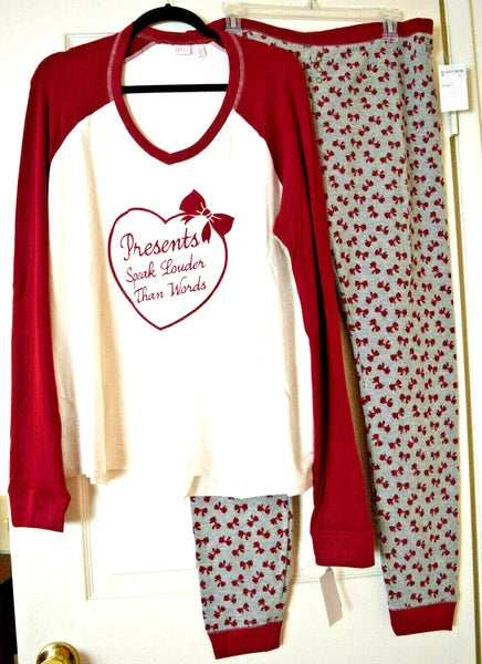 Make + Model  Women's 2-piece Pajamas Long Sleeves Size L New