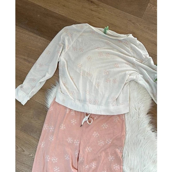 Honeydew Intimates Pajama Set Pink and white snowflakes size Small